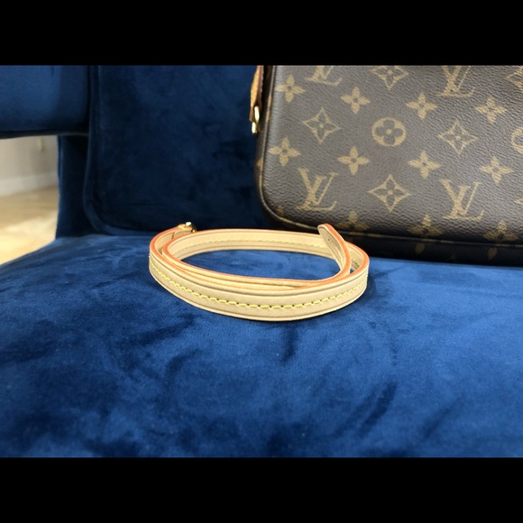 Authentic Louis Vuitton Pochette New Model - Picture 5 of 7